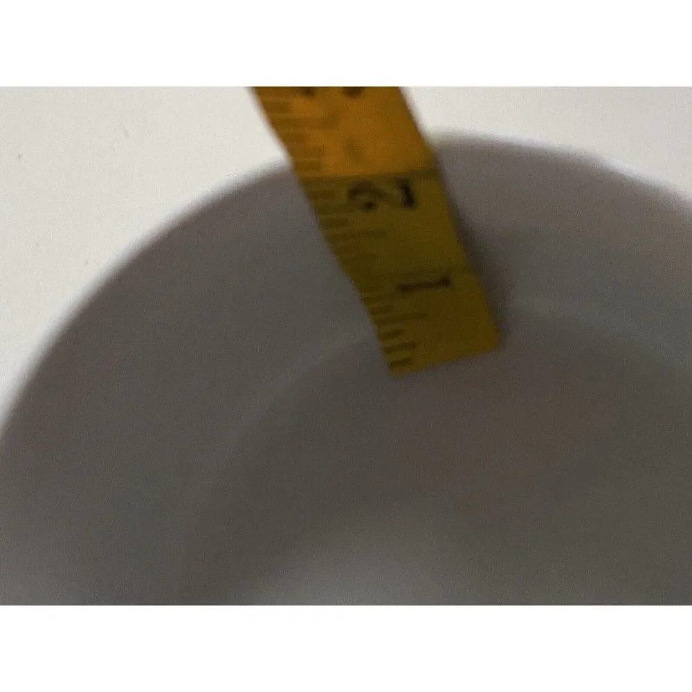 Hello Kitty Christmas Pressure Lid Ceramic Food Storage Bowl Container Small NEW
